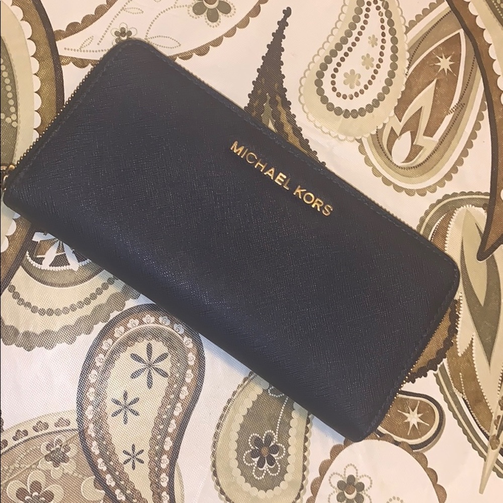 Michael Kors full Navy zip wallet